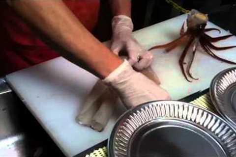 Cutting squid alive to sashimi in 3 minutes, Super Knifing Skills! Hokkaido Hakodate Fish Market!