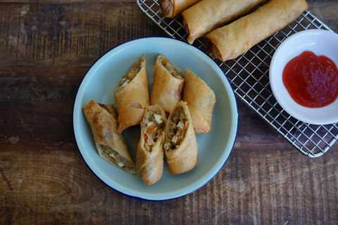 Deep-Fried Vegetable Spring Rolls (popiah Goreng)