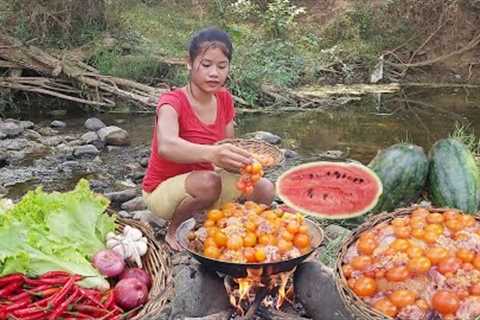 Big Chicken with Eggs Cooking using wild recipe and Eating Delicious in forest