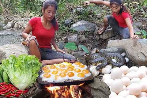 Pick lots egg near river and Cooking eggs on the rock for dinner - Survival cooking in jungle