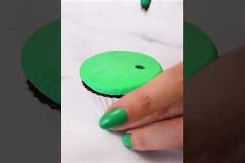 Interactive Mini Golf Cupcake Design #shorts