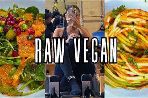 RAW VEGAN What I eat in a day + Raw Vegan Recipes | Reformer Pilates