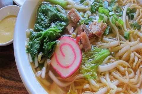 Where can i find hawaiian-style saimin noodles in honolulu?