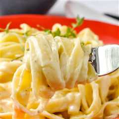 Fettuccine Alfredo. Only 5 ingredients!!