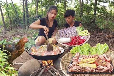 Squid spices chili cooking with mushroom for food in jungle, Survival cooking