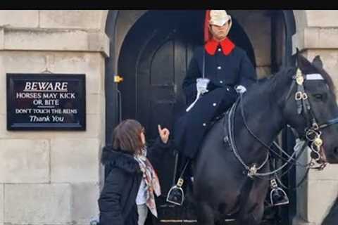 Wags her finger at the kings guards after touching the reins 😆 🤣