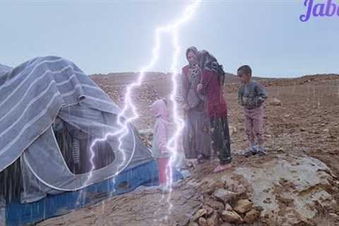 Hard living conditions of Tahmina in cold rainy weather and the help of a kind neighbor