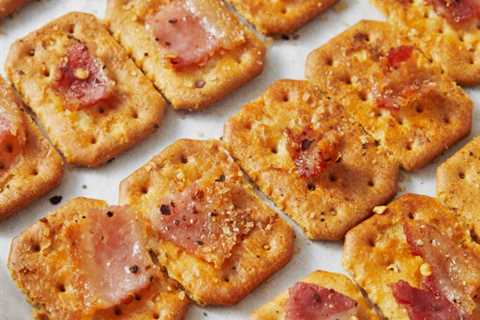 Candied Bacon Crackers