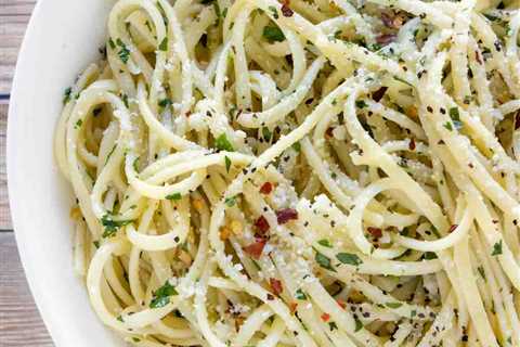 Pasta with Olive Oil and Garlic (pasta aglio e olio)