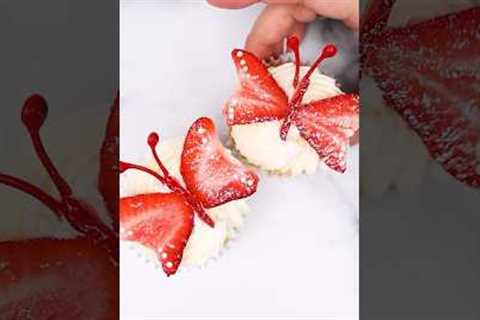 Spread your wings and sparkle with this strawberry cupcake design! @lindseybakedthis