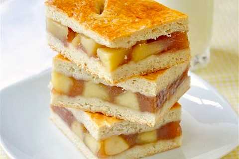 Apple Cobbler Bars