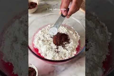 *EGGLESS & NO MOULD* RED VELVET CAKE IN A SAUCEPAN #shorts