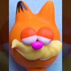 Grumpy never tasted so good! 😼🍰 Garfield cake pop!